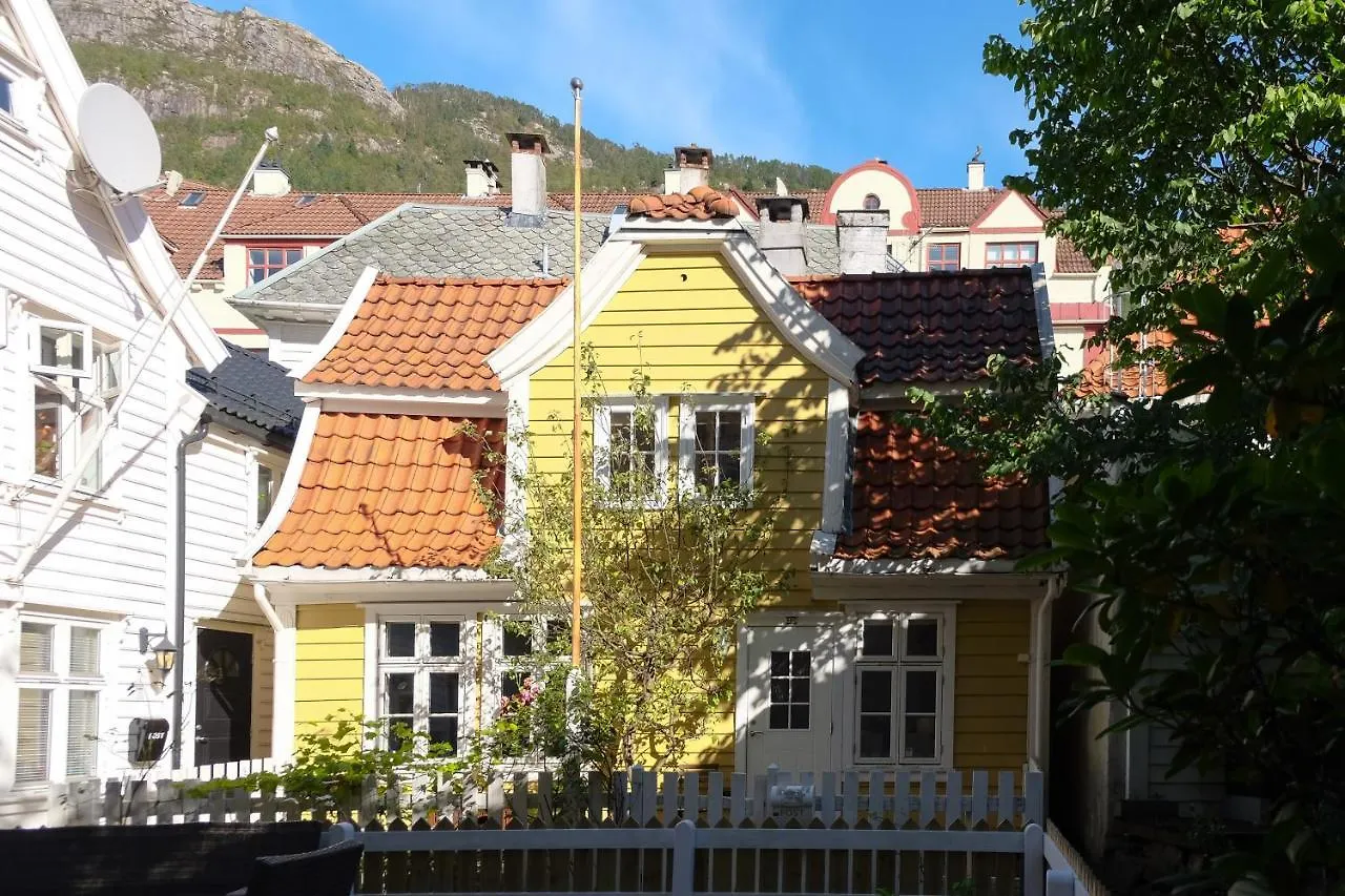 Charming Bergen House, Rare Historic House From 1779, Whole House Appartement 0*,