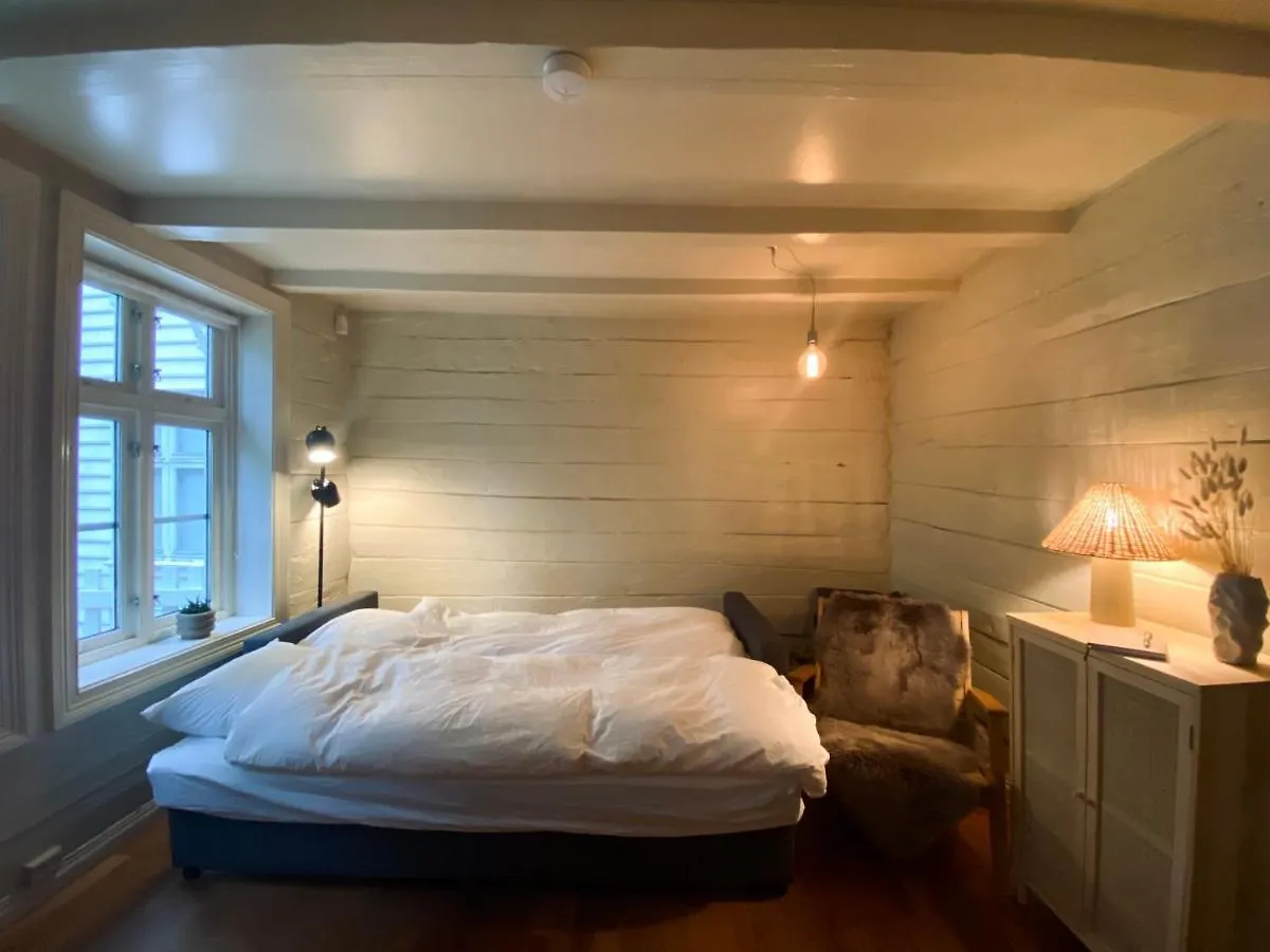 Charming Bergen House, Rare Historic House From 1779, Whole House Apartment Norway