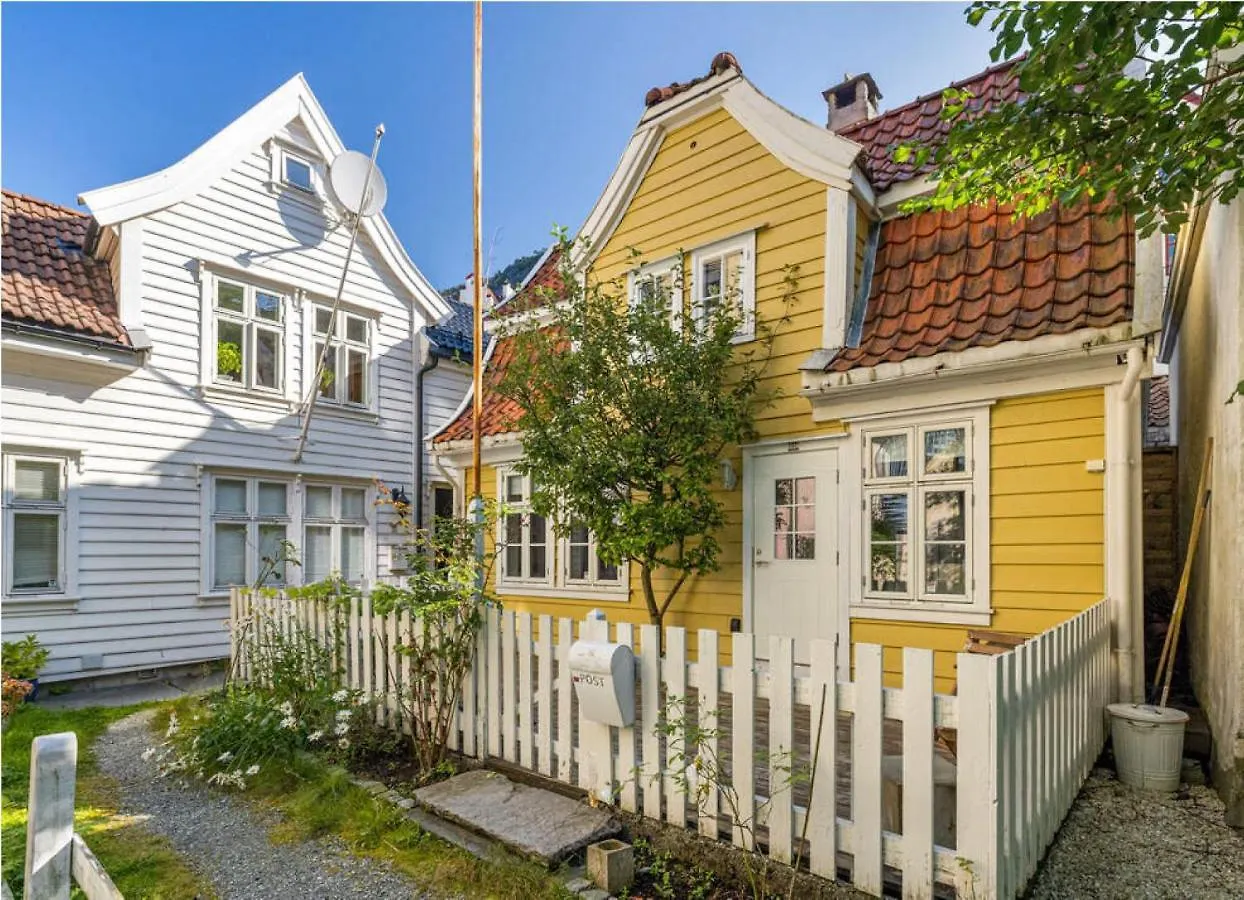 Apartment Ferienwohnung Charming Bergen House, Rare Historic House From 1779, Whole House